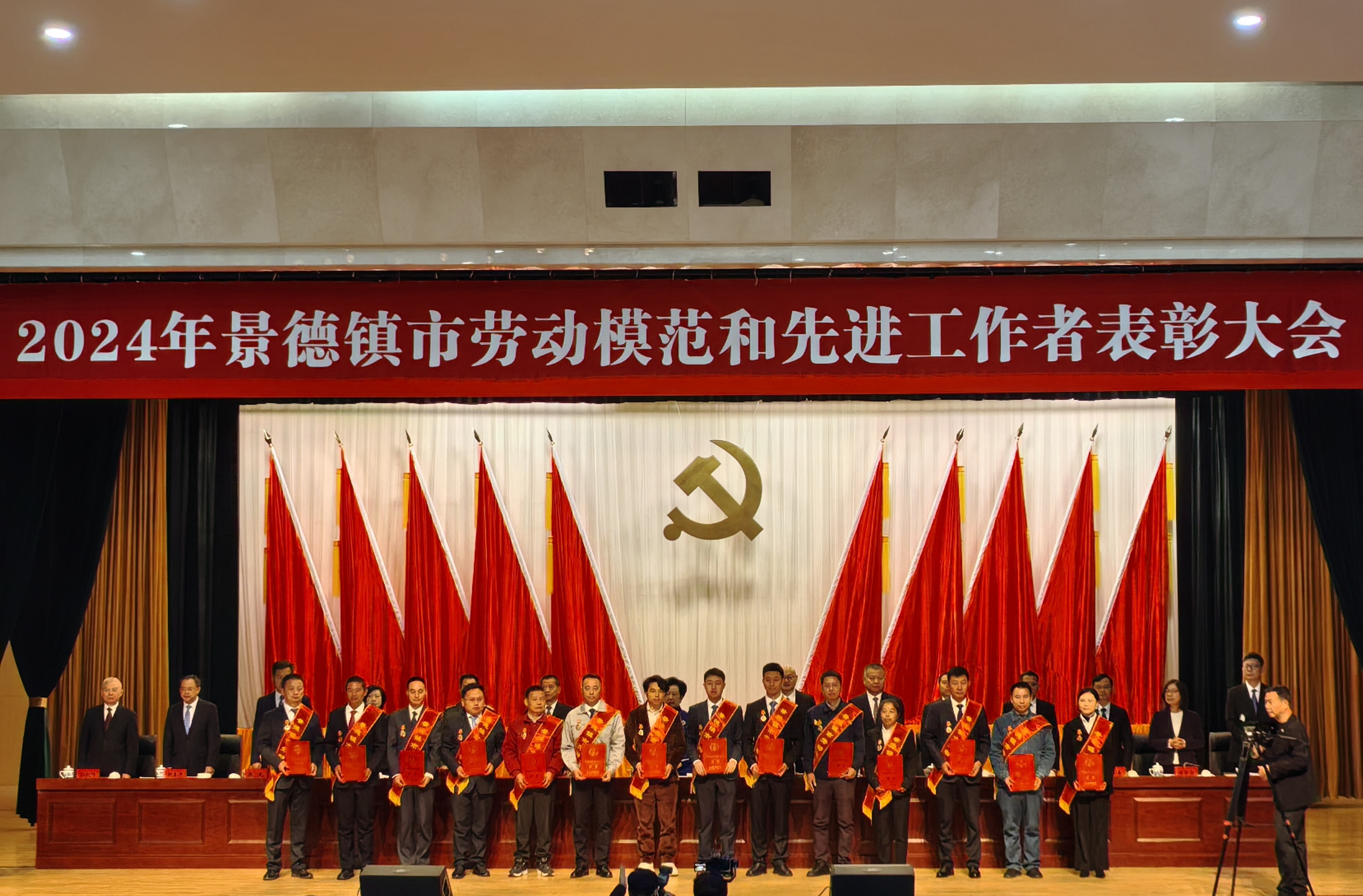 【喜報(bào)】黑貓集團(tuán)李鍵山同志獲評(píng)“景德鎮(zhèn)市勞動(dòng)模范”